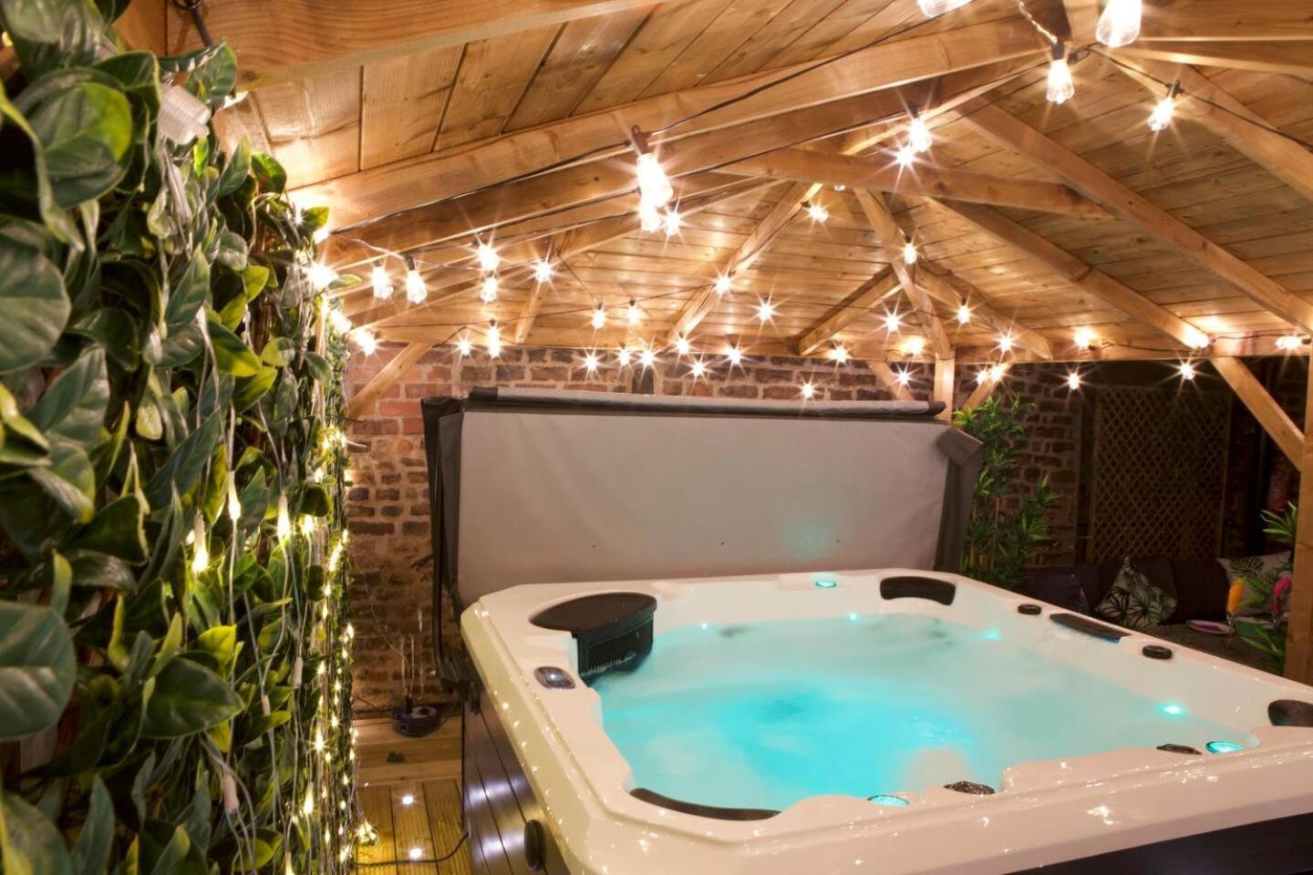 Romance On The Rows - Hot Tub City Centre Chester Exteriér fotografie