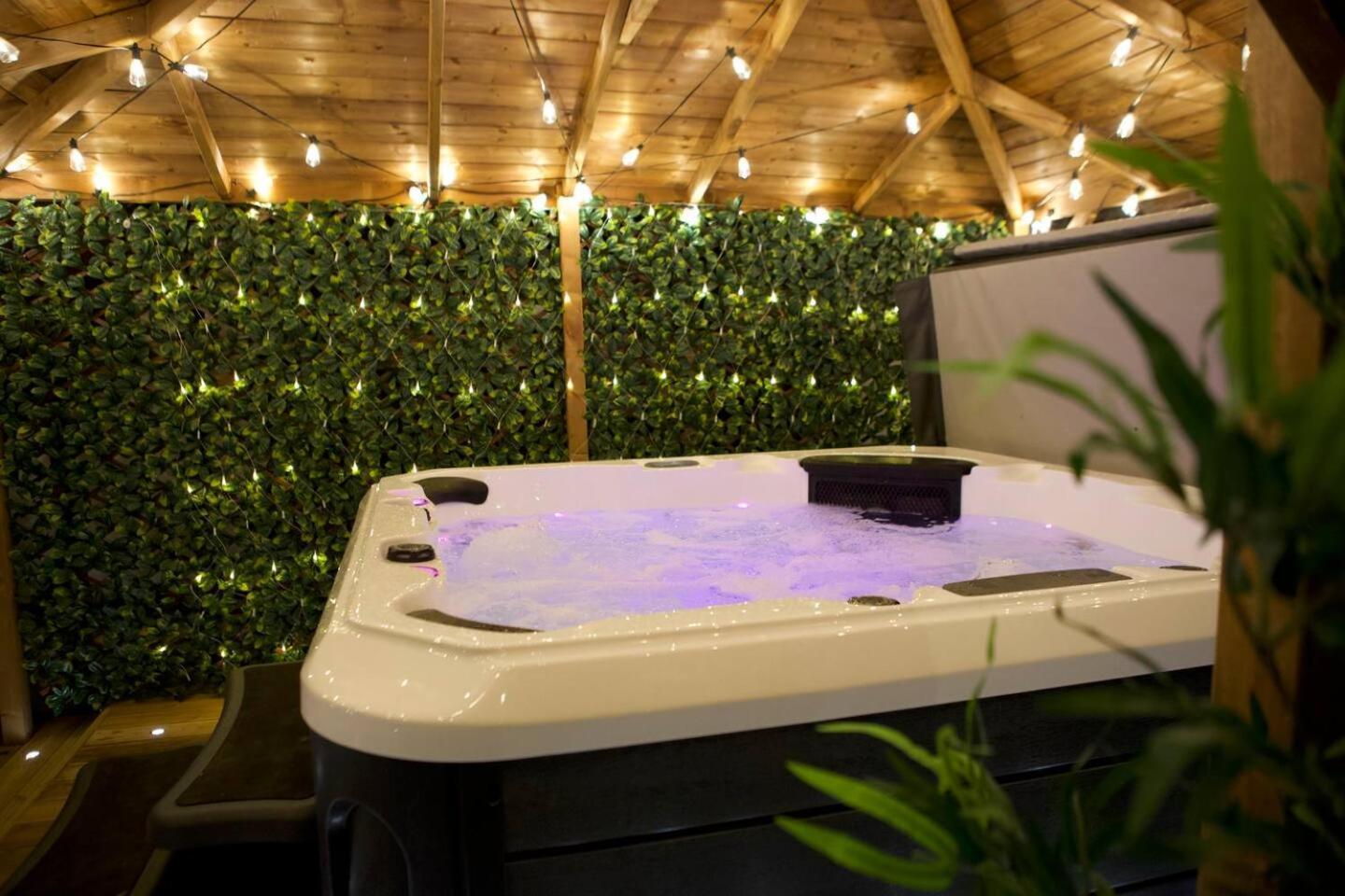 Romance On The Rows - Hot Tub City Centre Chester Exteriér fotografie